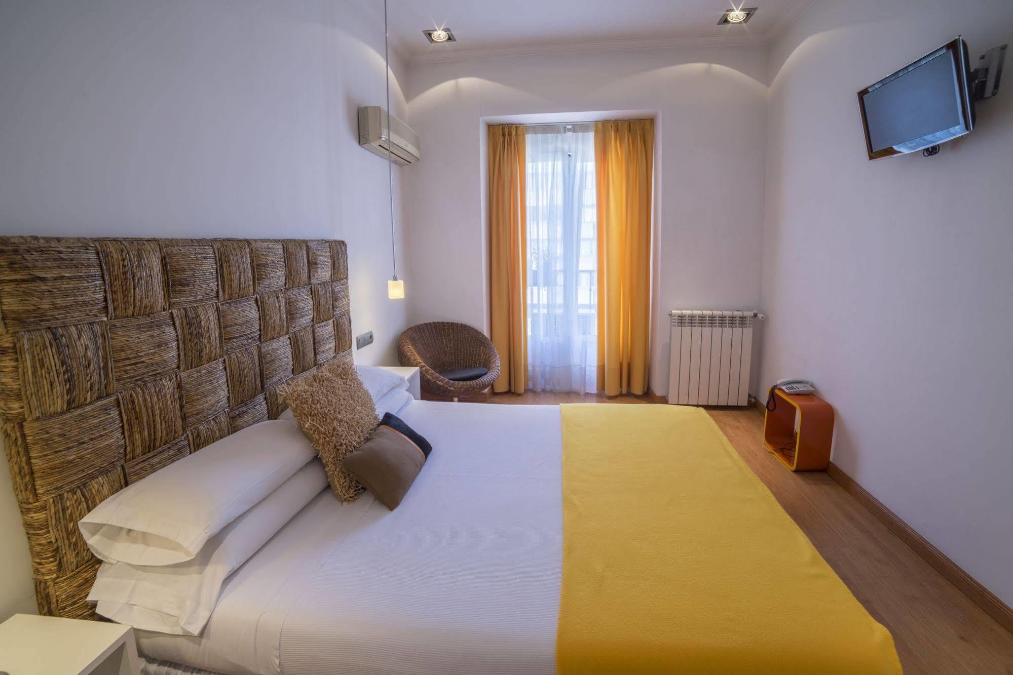 Hostal Santo Domingo Madrid Exterior foto